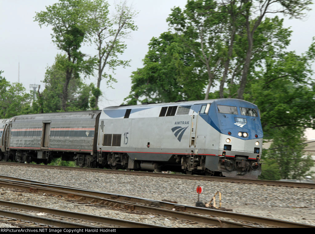 AMTK 15 leads train P080 towards the station